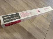 Utax Toner CK-8513M magenta (1T02RMBUT) po&scaron;kozen&yacute; obal