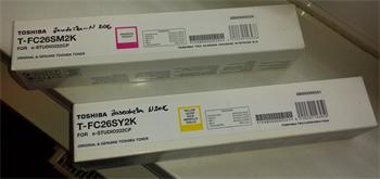 Toshiba Toner T-FC26SM 2K Magenta (6B000000334) e-Studio 222CP poškozený obal